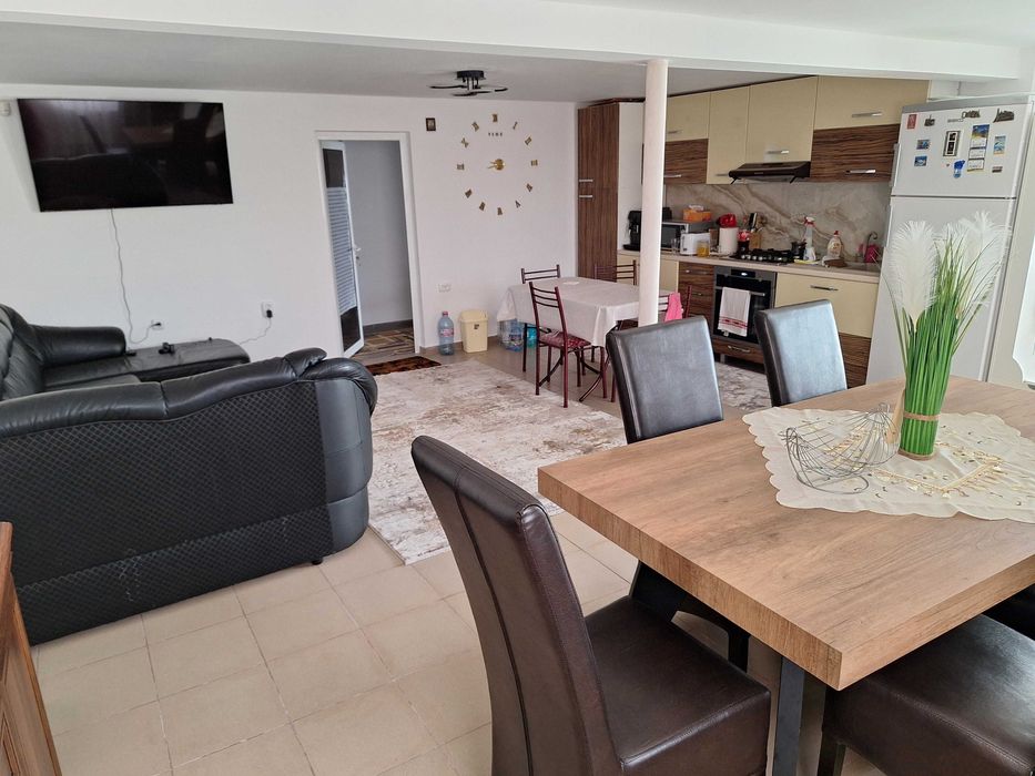 Spatiu comercial. locuinta . Hala