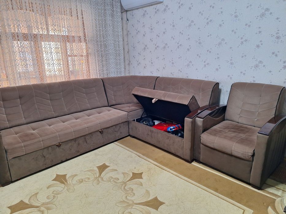 Угловой диван в отличном состоянии