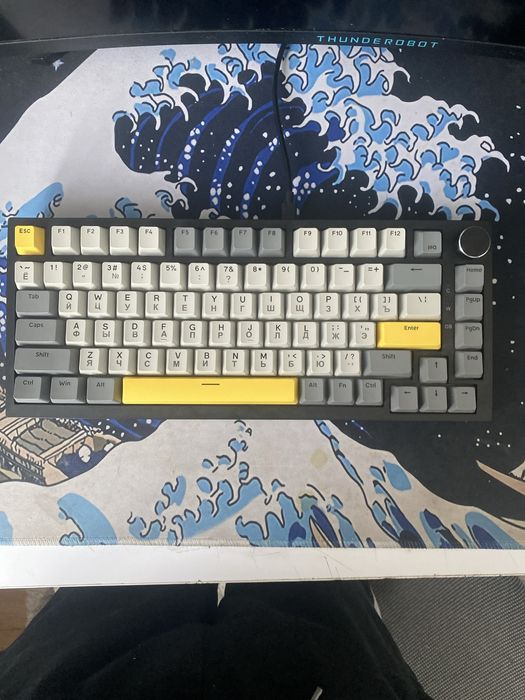 Клавиатру ajazz ak820 в идеальном состояние желтые тихие свитчи