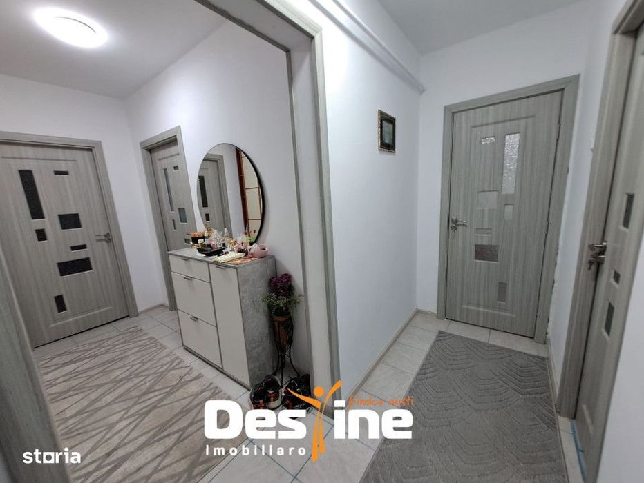 MIRCEA CEL BATRAN, Apartament 2 camere, decomandat, 109.900 Euro