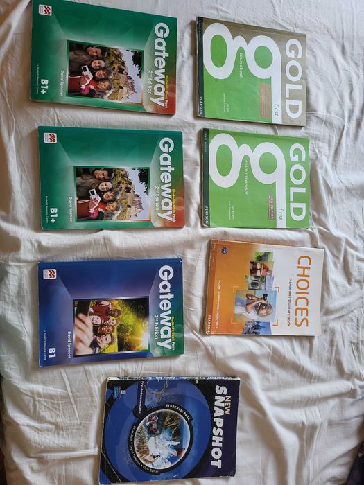 Продават се отделно учебници по английски език