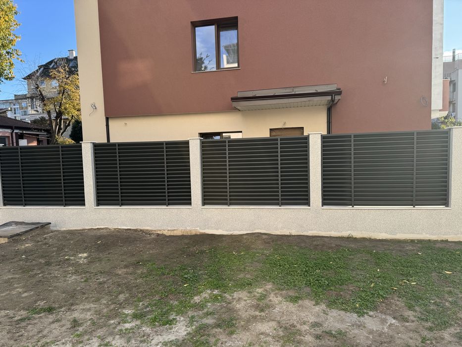 Монтаж на оградни пана