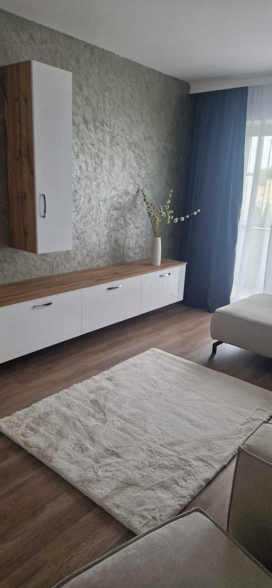Inchiriez apartament cu 3 camere Satu Mare
