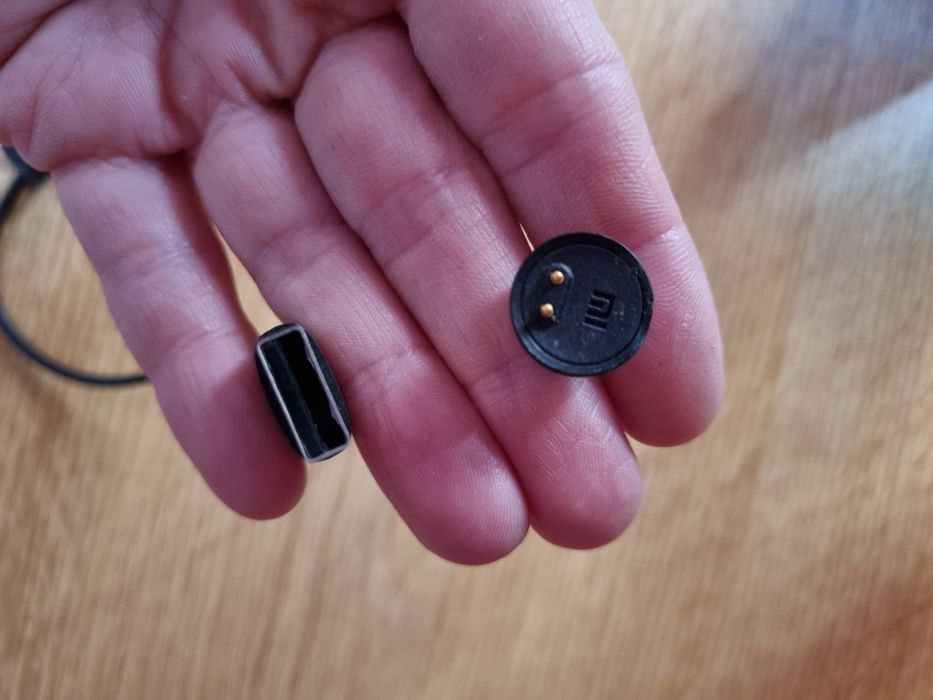 Vand accesorii vechi de telefoane