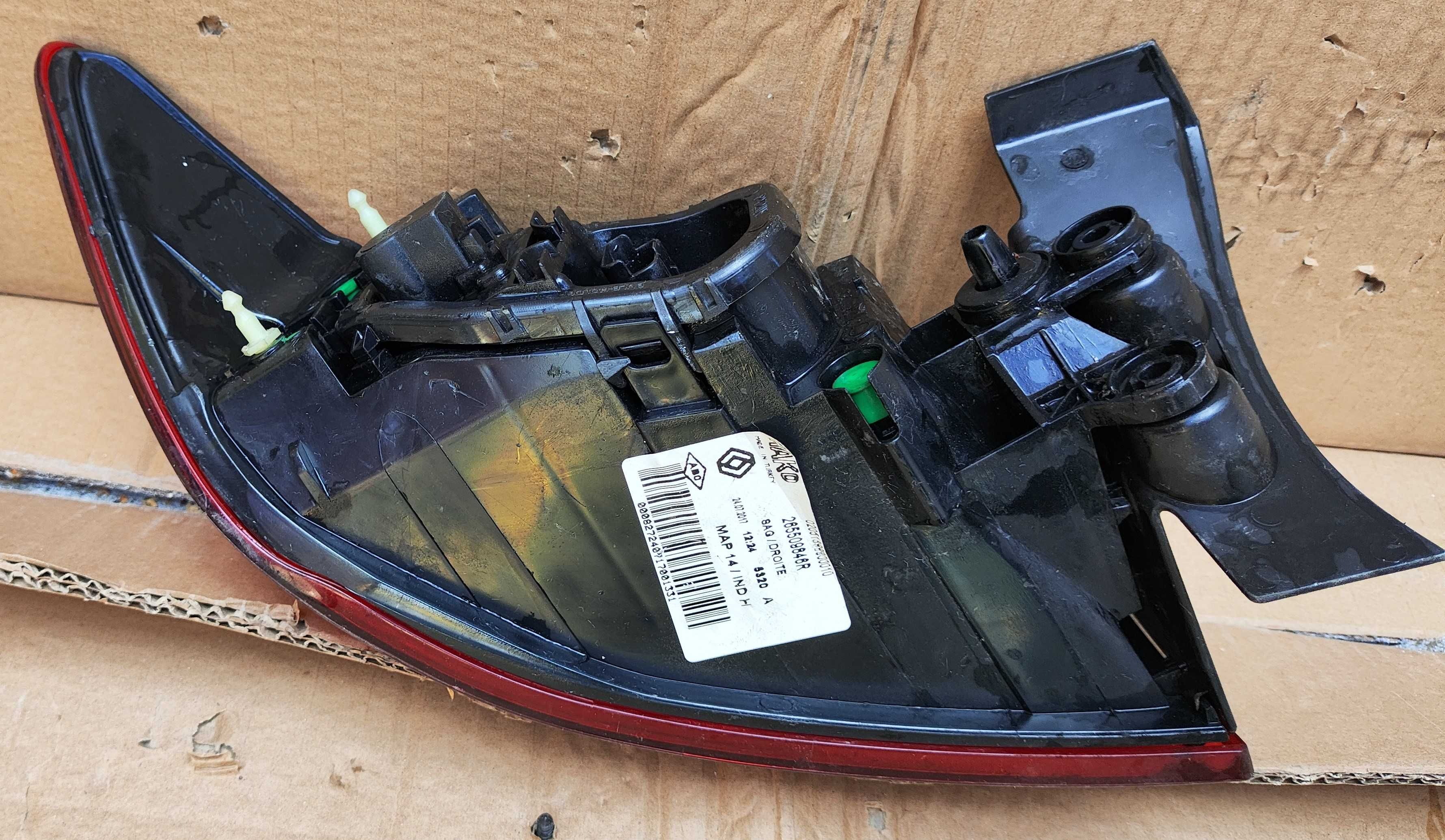 Lampa stop tripla Renault Clio 4 dreapta  pe aripa stanga pe hayon