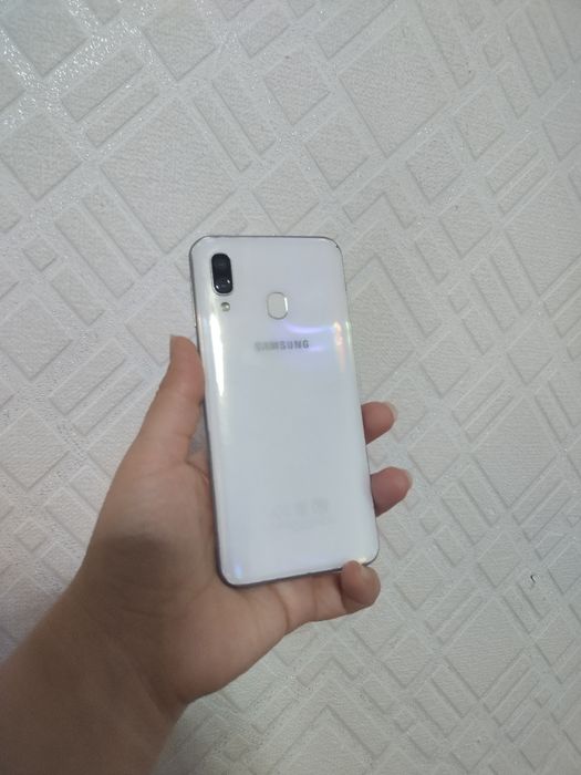 Продам  Samsung А40