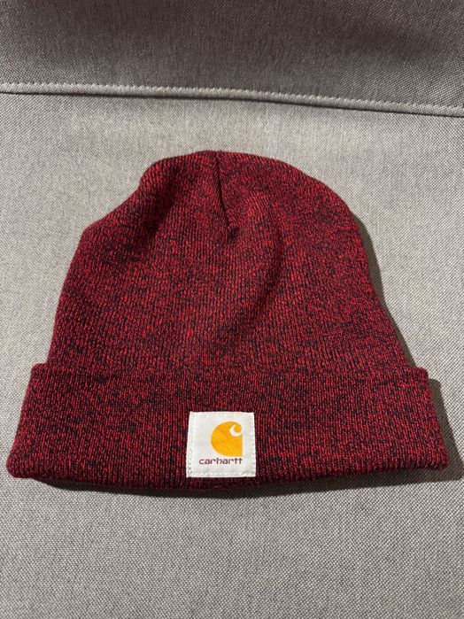 Зимна шапка Carhartt.