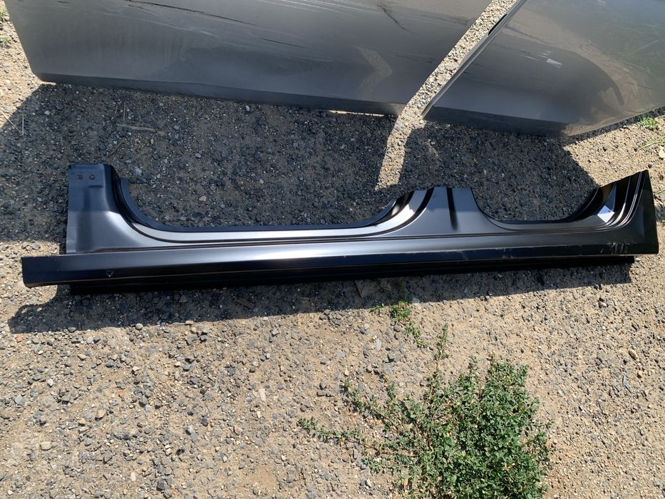 Prag stanga Skoda Octavia 4