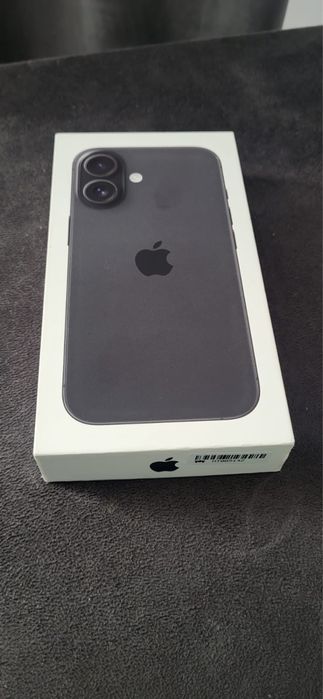 Iphone 16 black.