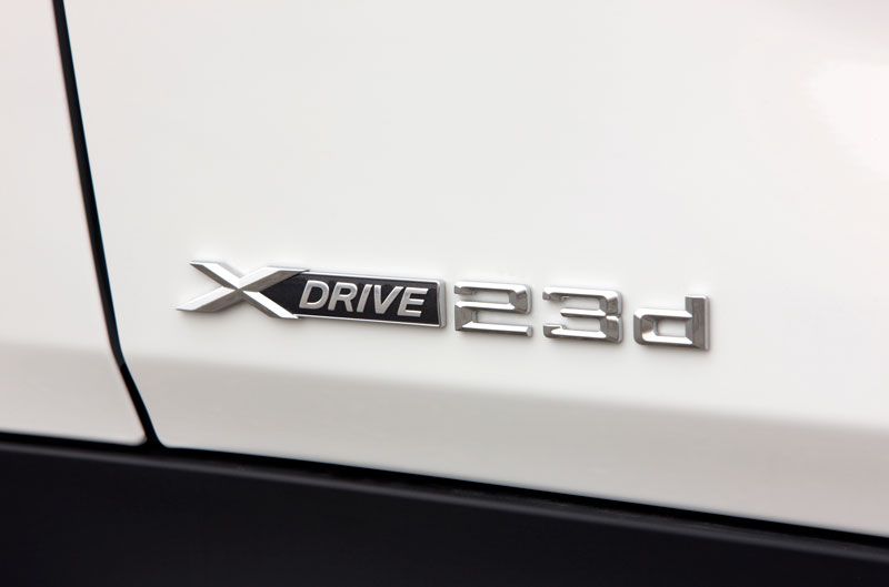Emblema BMW XDrive 20d,23d,25d,30d,35d,40d,50d,culoare Chrom sau Negru