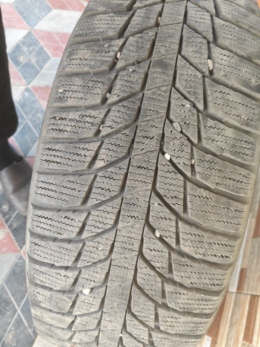 Зимние шины 4 шт комплект 60 тысяч торг уместен