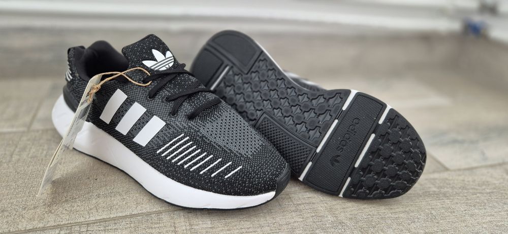 Pantofi sport adidas, noi nouti