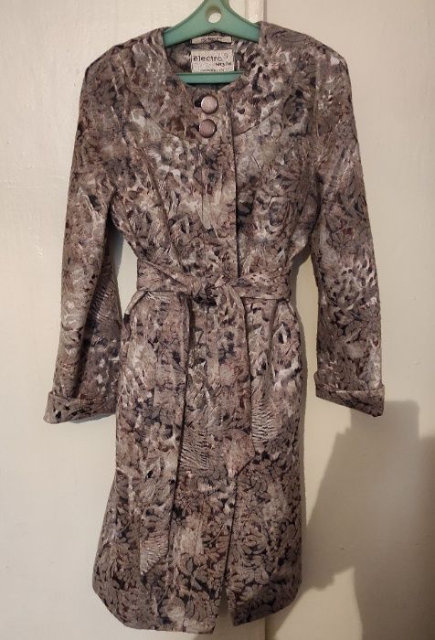 Продается женское осенне-весеннее пальто!