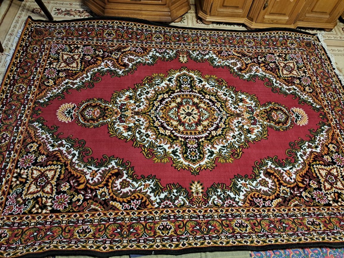 Продам два ковра, б/у