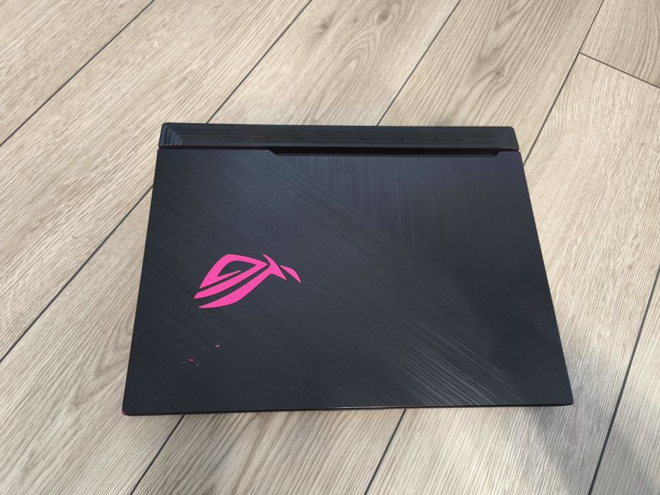 Asus Rog Strix G512LI Electro Punk Editie Limitata