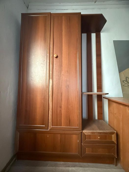 Прихожая мебель. Прихожка шкаф бу всё распродаю диван трансформер
