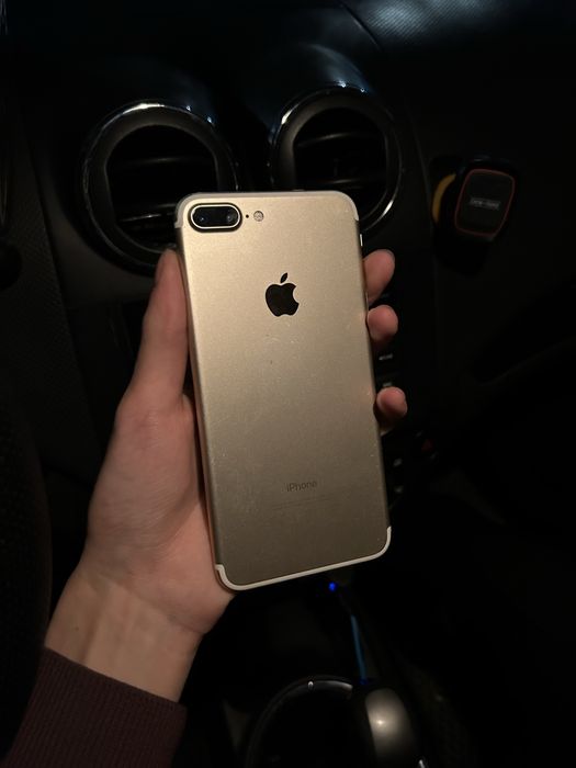Продам Айфон 7plus 32gb