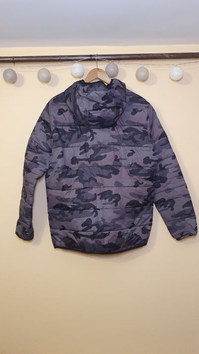 vând geaca Jack & Jones