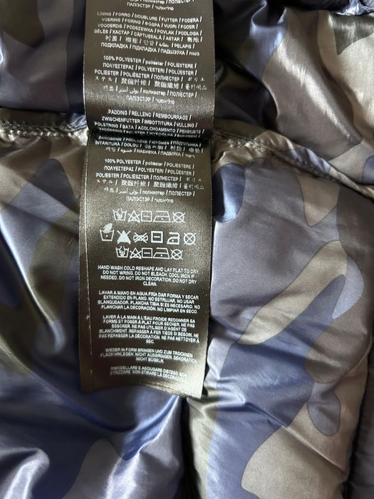 Geaca Guess, marimea S, culoare bleumarin, fara urme de uzura