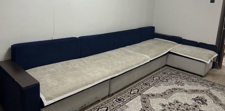 Продам диван 4 метровый с подушками