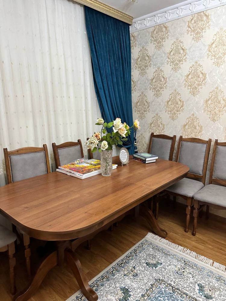 Продается стол стулья