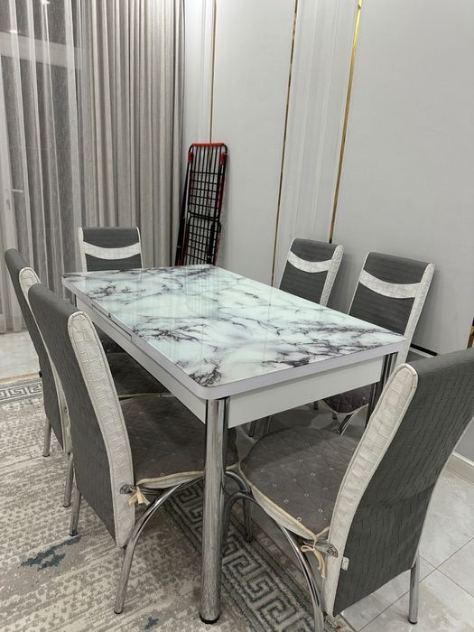 Продам обеденный стол в отличном состоянии