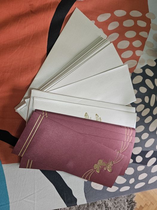 Vând diverse plicuri și decoratiuni