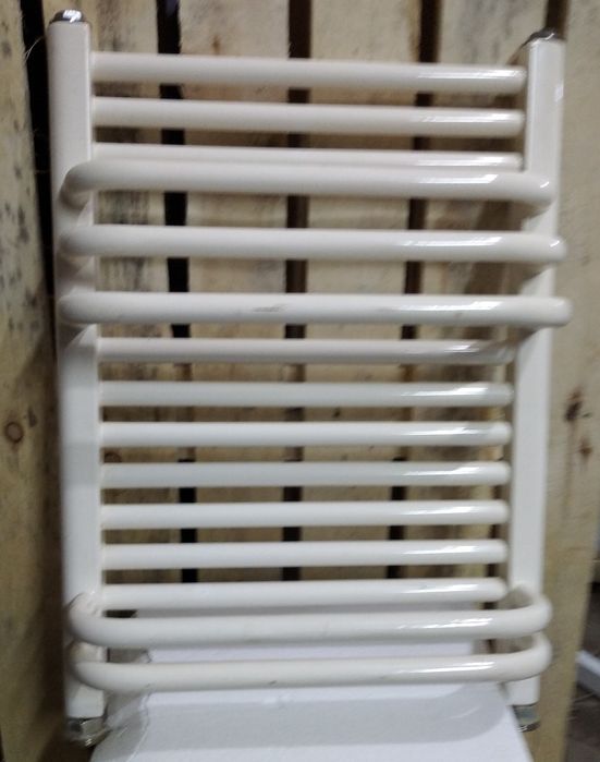 Полотенцесушитель  45 см * 60 см  в отличном состоянии.
