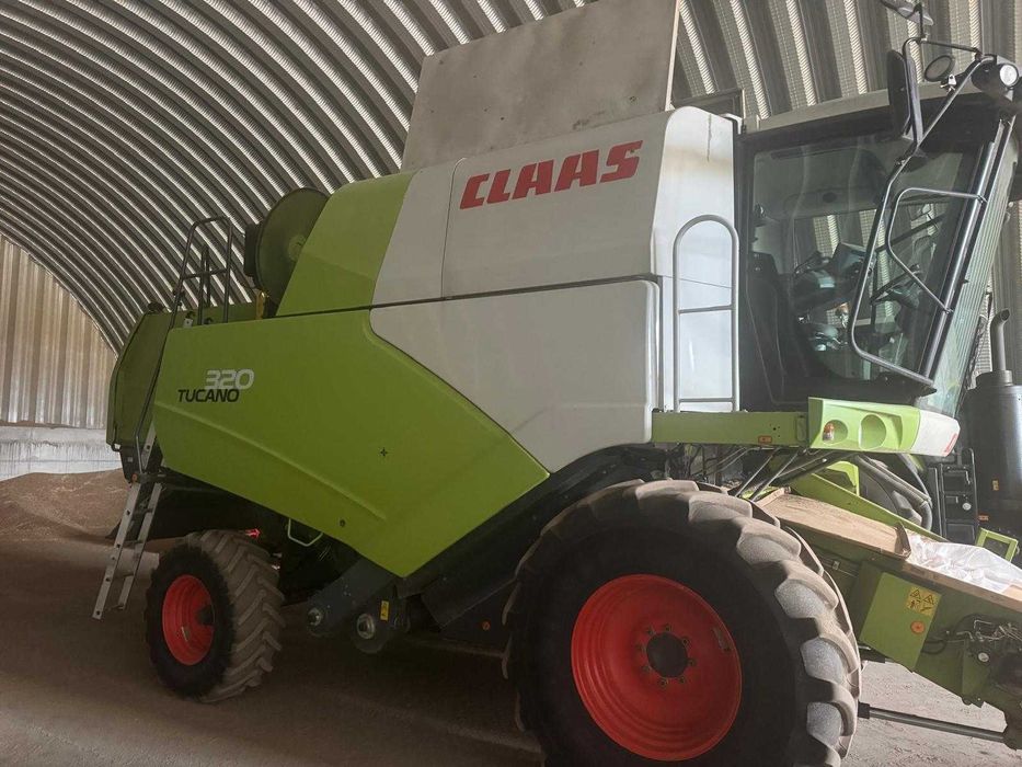 CLAAS Tucano 320