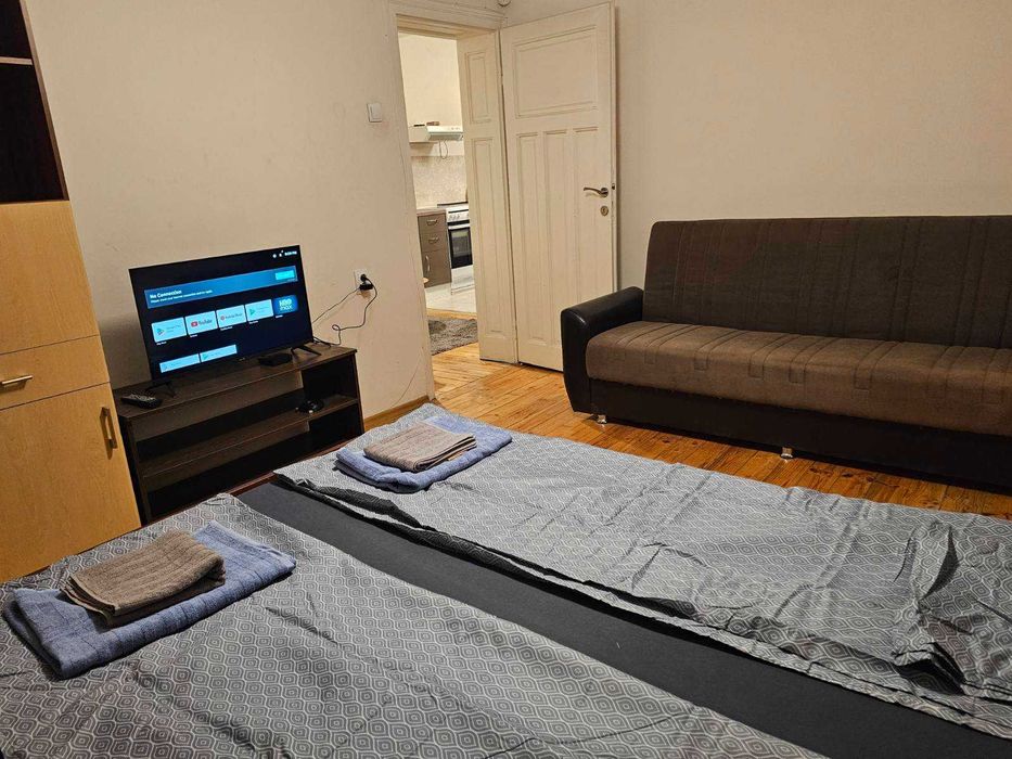 Нощувки - Super Cetral 2BR w/ FREE Parking