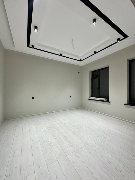 1 Sotix uy 2 Etaj 5 xona ( 12 bekat metro)