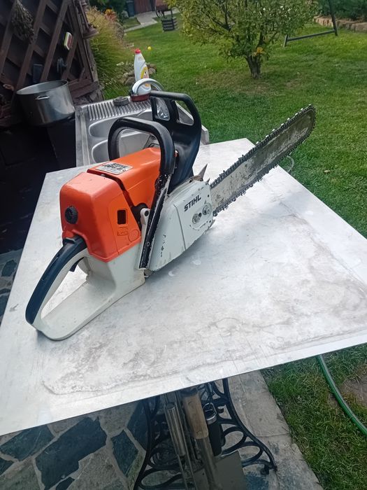 Vând drujba Stihl 064 AV