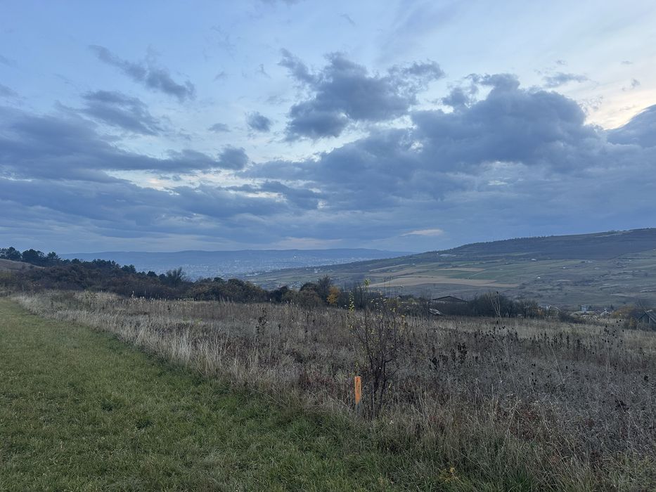 Teren de vanzare strada dealul fantelor  !!