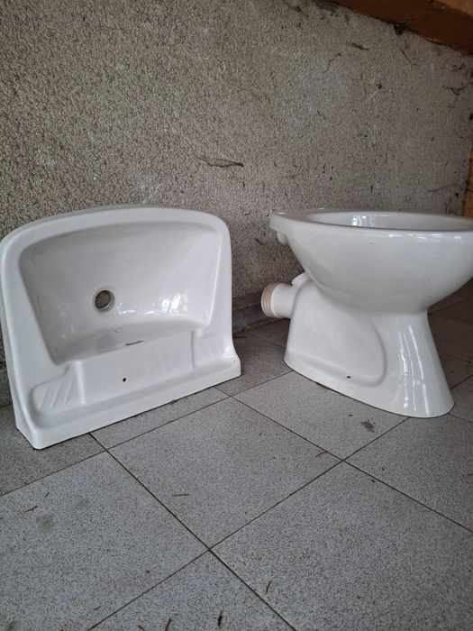 Подарявам мивка и тоалетна чиния