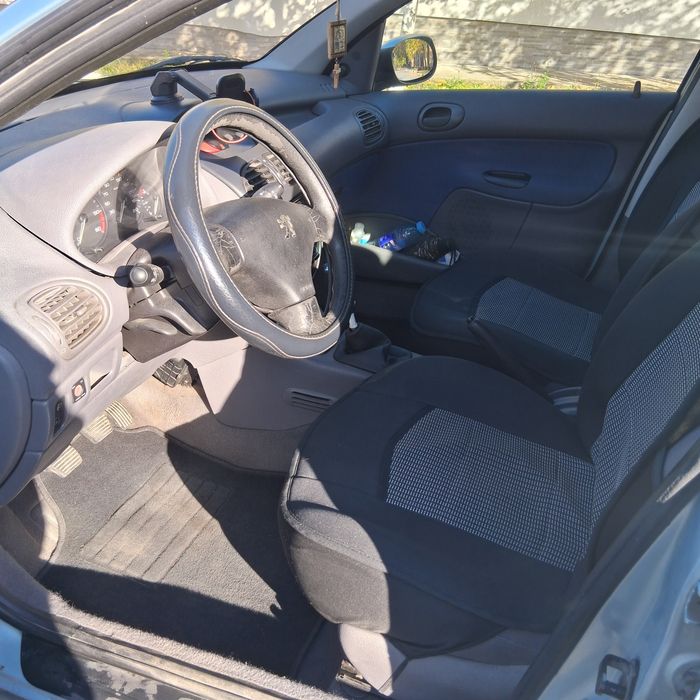 Продавам Peugeot 206 /комби / 2003 г. / в движение кара се всеки ден /