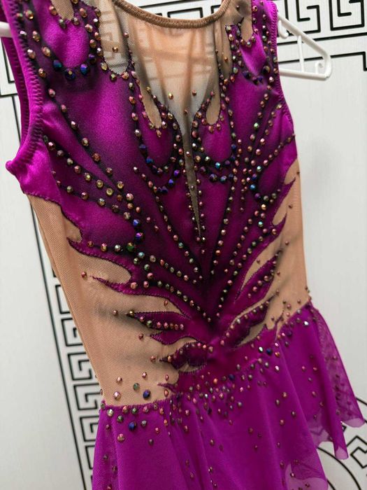 Трико ново за художествена гимнастика, танци, около 8-9 год