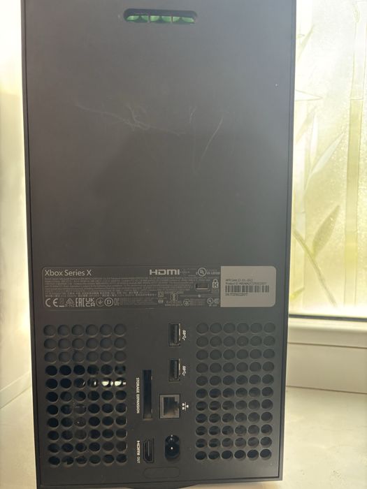 Продам xbox series x и 2 геймпада
