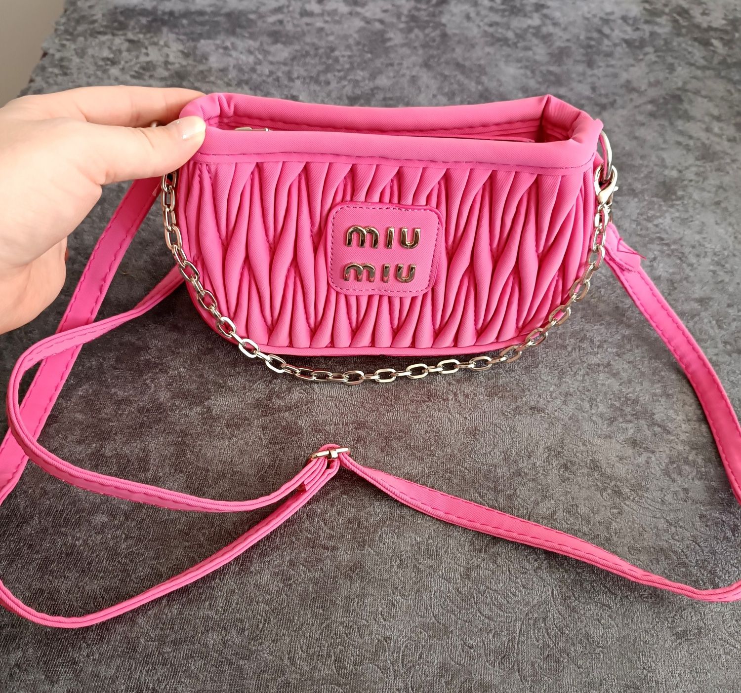 Чанта Miu miu ..