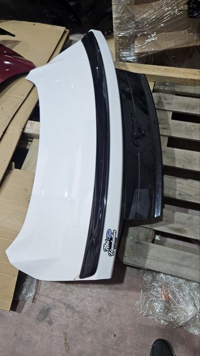 Ford mustang Оборудван багажник 2015+
