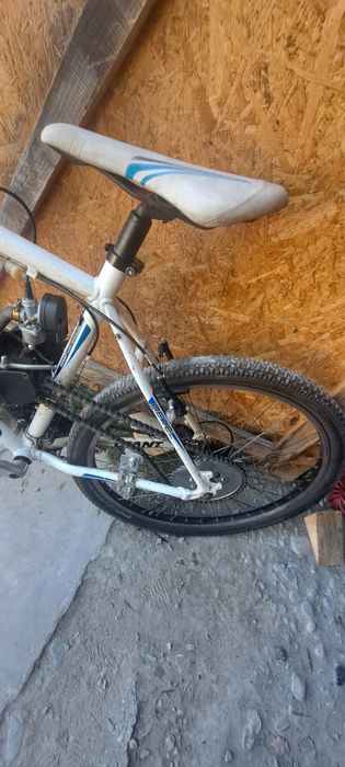 Vind bicicleta cu motor