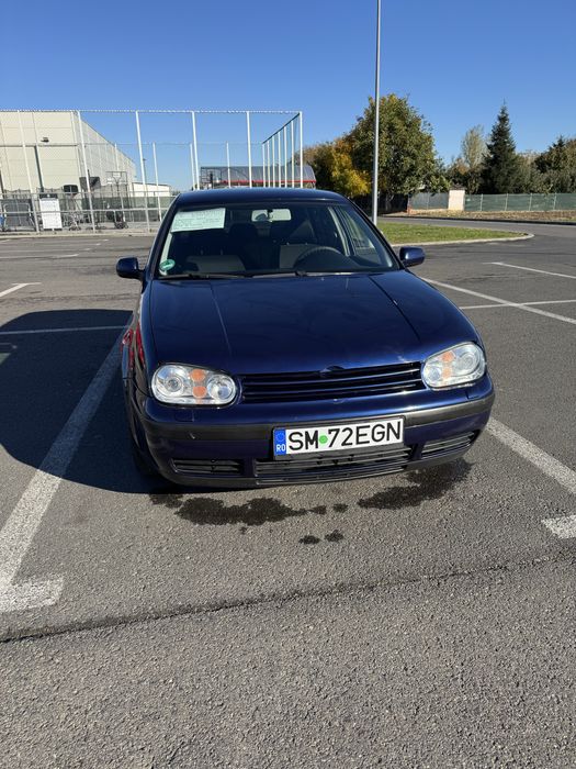 Vand Golf 4 . 1.6 Benzina