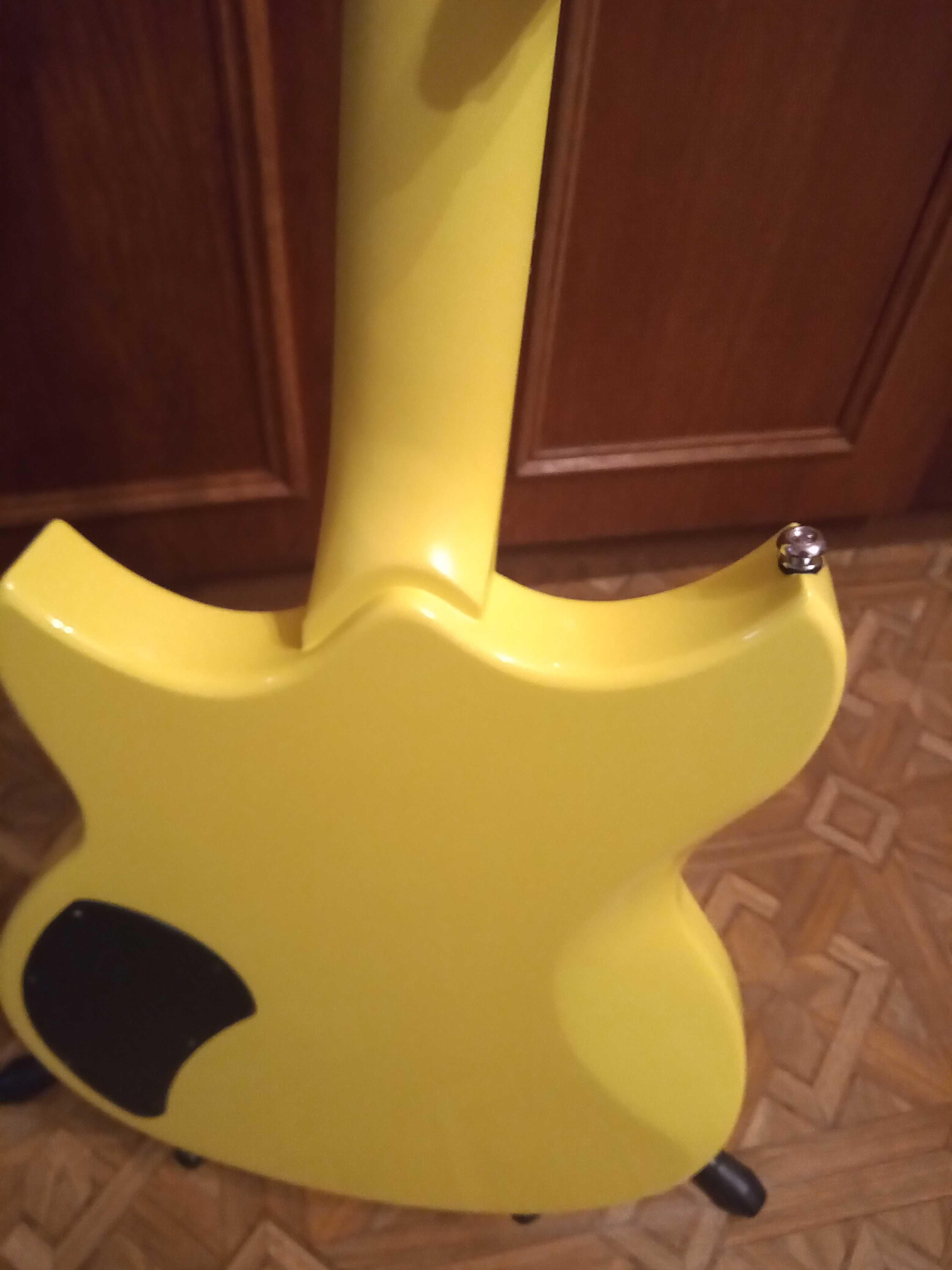 Yamaha Revstar RSE20 Neon yellow electric guitar