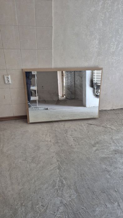 Зеркало настенное.