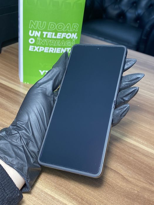 Samsung Galaxy Z Flip7 • 512 GB • Black