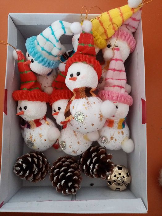елочные игрушки, дождики, гирлянды, ойыншыктар жана жылга