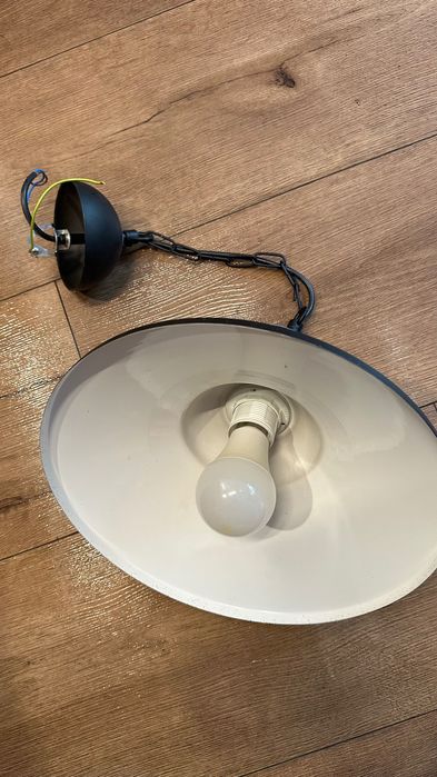 Lampă suspendată