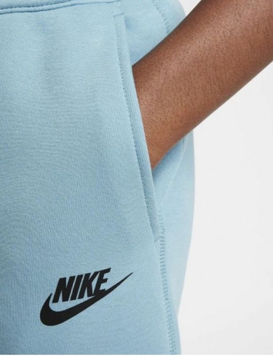 Оригинално долнище на Nike Tech! 128-137.см.