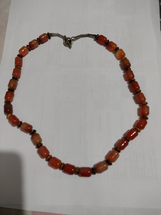 Vând Coliere pietre semiprețioase 1500 lei buc. Negociabil.