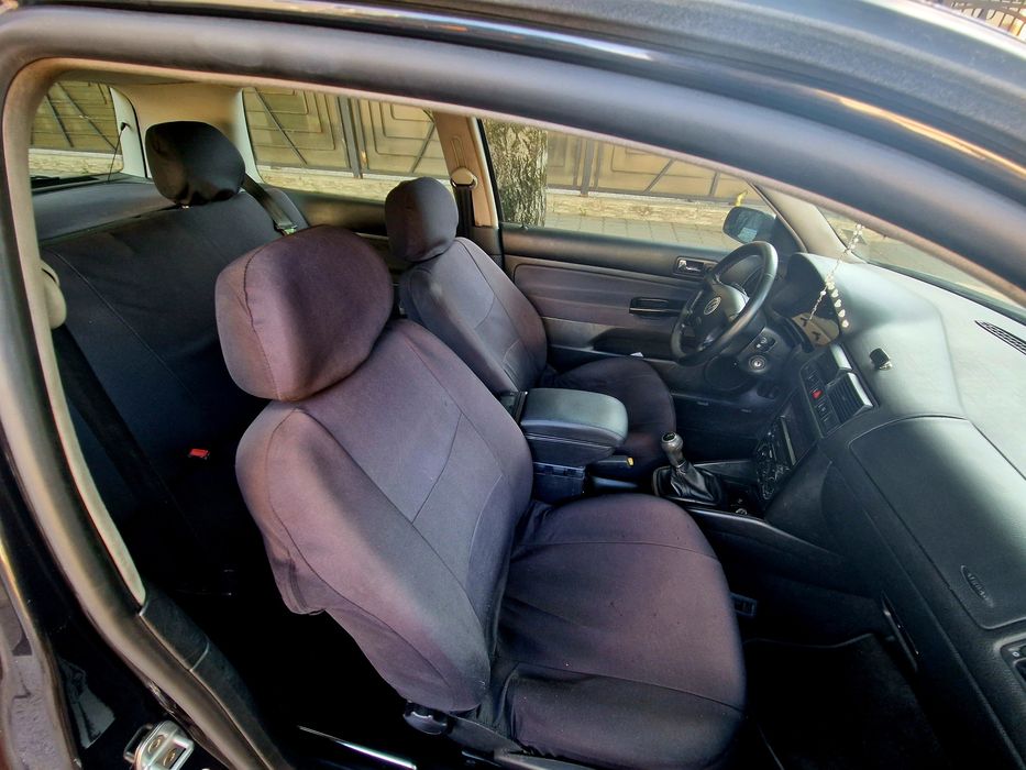 Vând golf 4, 1.4 benzina 
Dou