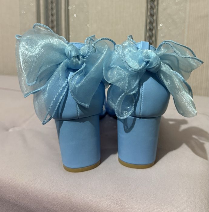 Дамски обувки на ток с панделки